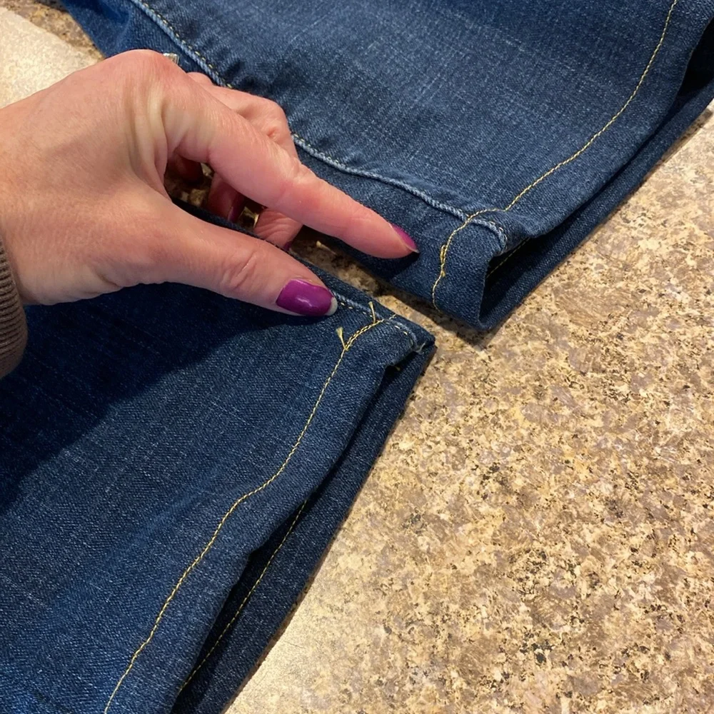 Levi’s Classic Blue Jeans 6  Tag says Bootcut? Hemmed? - Picture 6 of 17